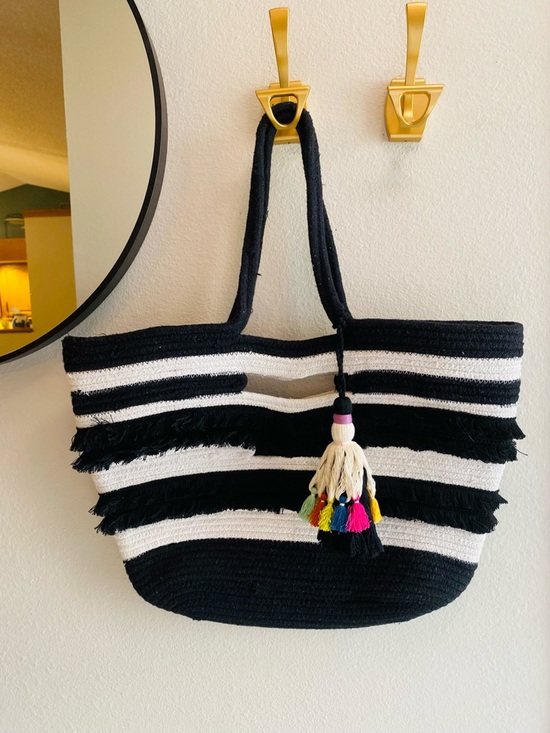 STELLA & DOT FOR Anthropologie Black & White Taj Tassel Tote - Picture 8 of 14
